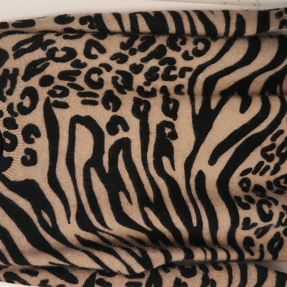 Charter Club Cushmere crew neck animal print sweater - Picture 4 of 9